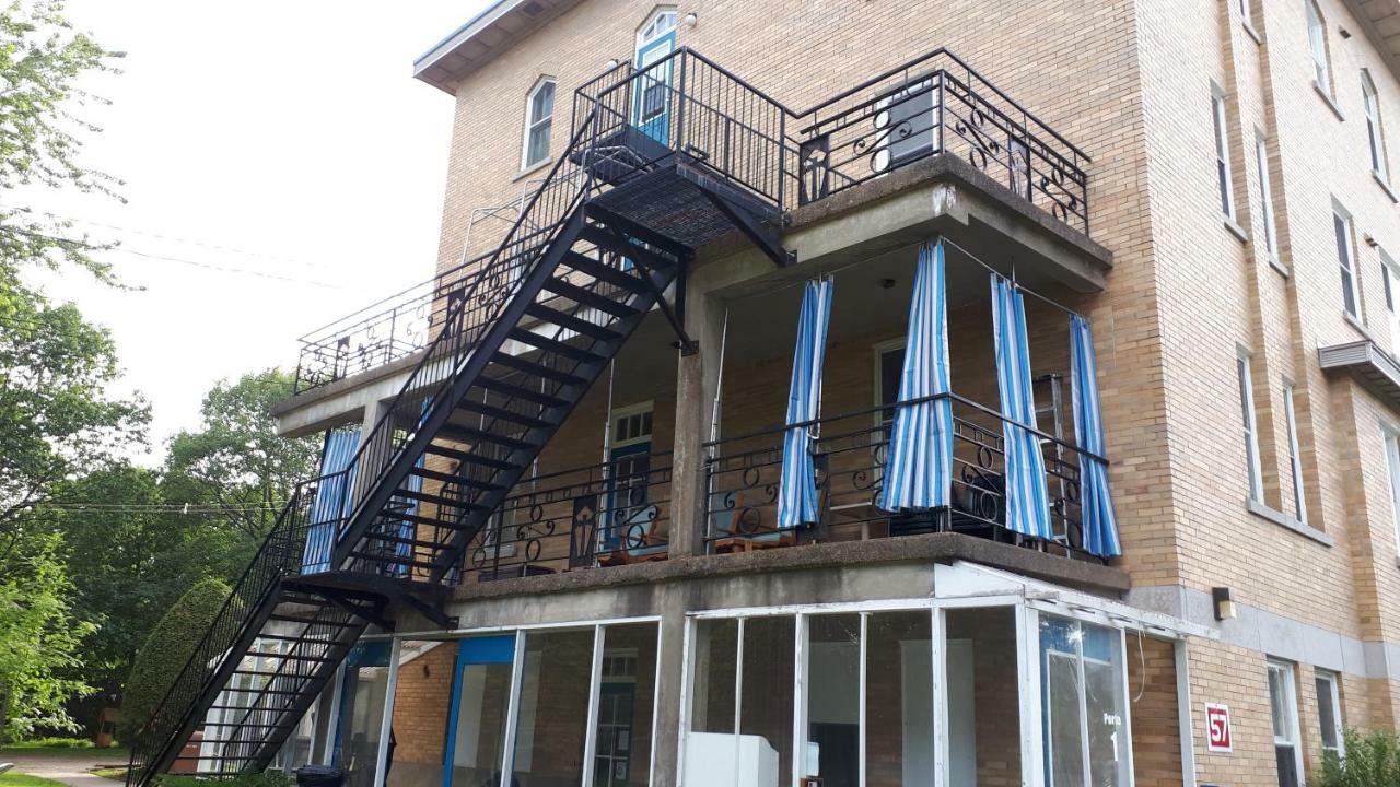 Mhotel Domaine L'Envolee- Maison Fleurie Victoriaville Exterior foto